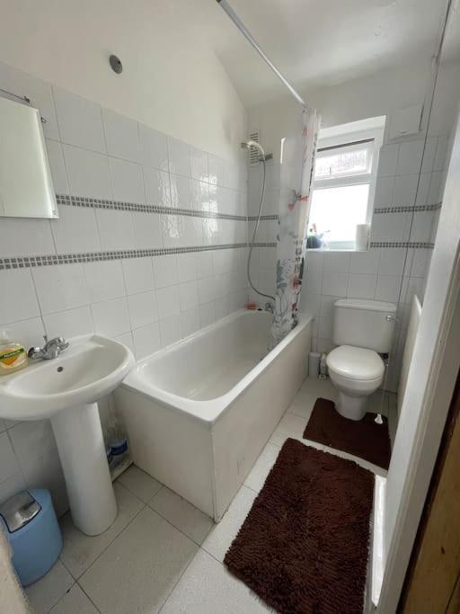 Private Guest Rooms In Tooting ลอนดอน ภายนอก รูปภาพ
