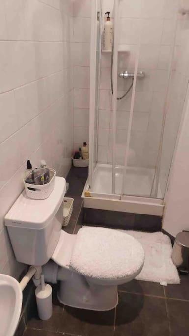Private Guest Rooms In Tooting ลอนดอน ภายนอก รูปภาพ